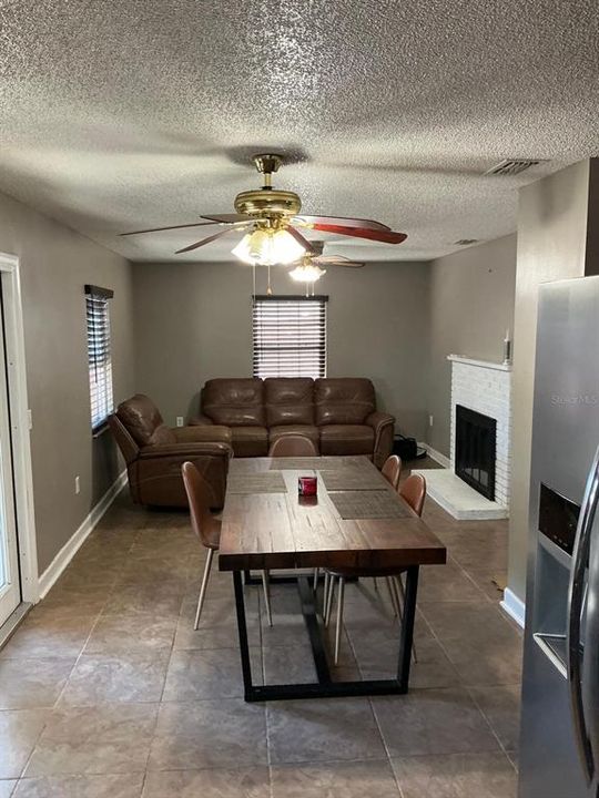 For Sale: $269,000 (3 beds, 2 baths, 1195 Square Feet)