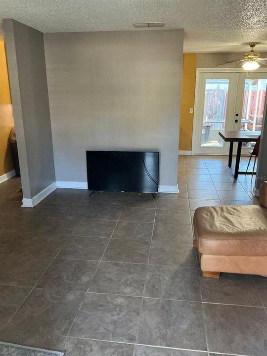 For Sale: $269,000 (3 beds, 2 baths, 1195 Square Feet)