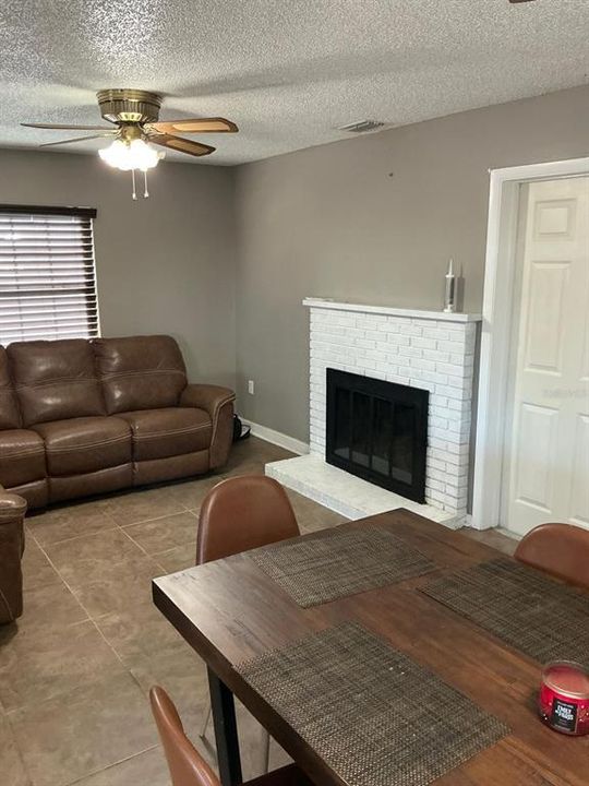 For Sale: $269,000 (3 beds, 2 baths, 1195 Square Feet)