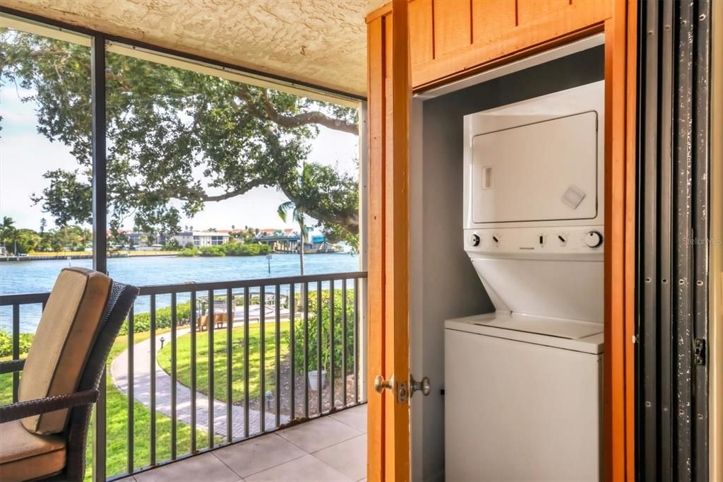 Activo con contrato: $575,000 (2 camas, 1 baños, 860 Pies cuadrados)