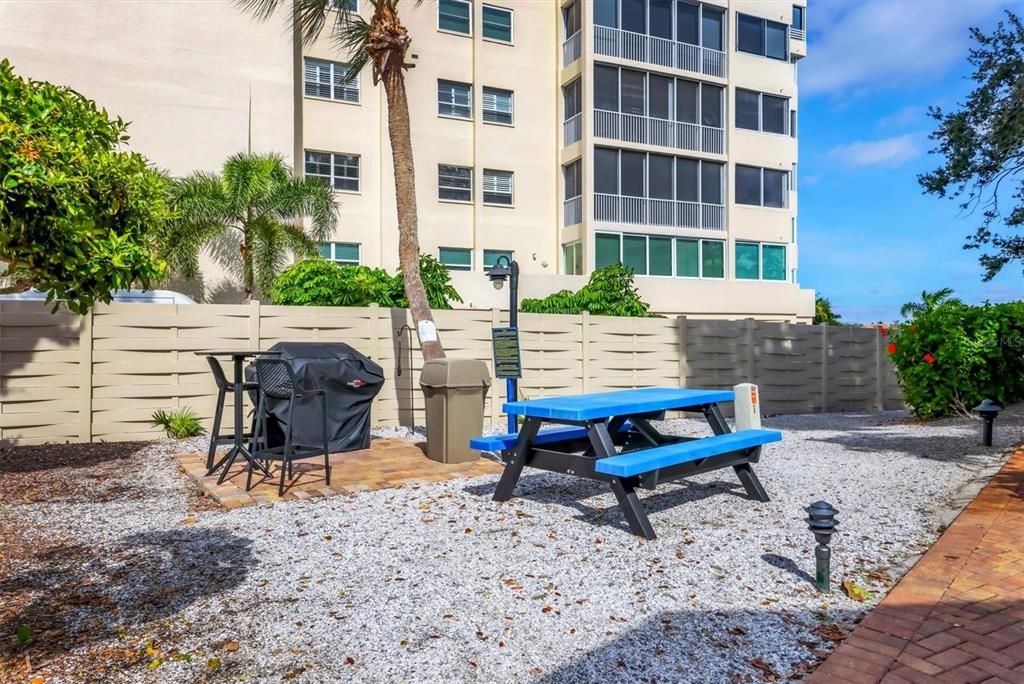 Activo con contrato: $575,000 (2 camas, 1 baños, 860 Pies cuadrados)