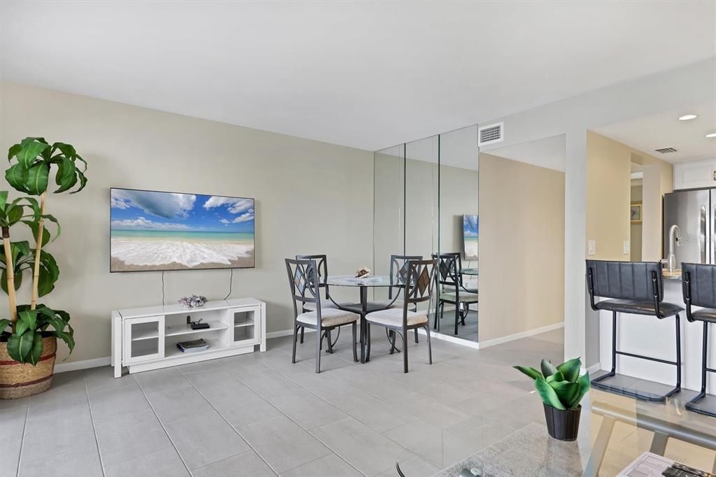 Activo con contrato: $575,000 (2 camas, 1 baños, 860 Pies cuadrados)