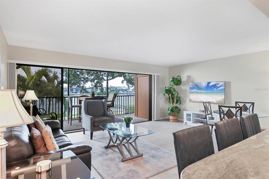 Activo con contrato: $575,000 (2 camas, 1 baños, 860 Pies cuadrados)