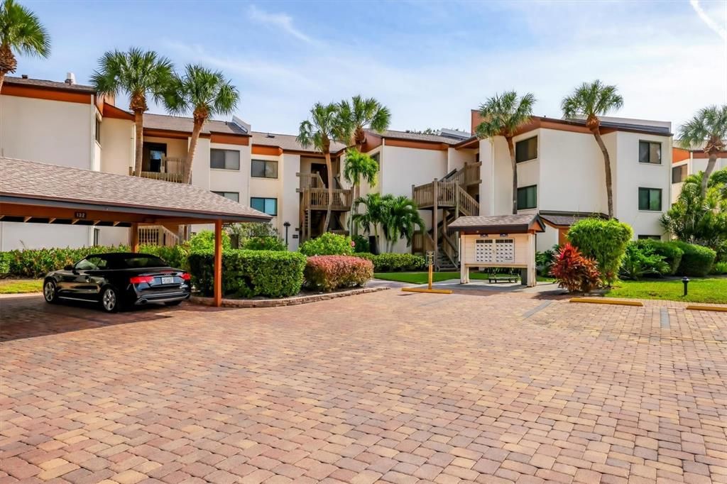 Activo con contrato: $575,000 (2 camas, 1 baños, 860 Pies cuadrados)