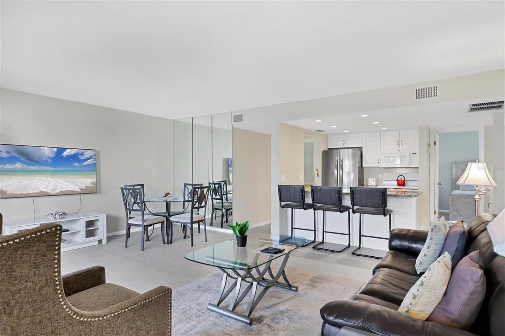 Activo con contrato: $575,000 (2 camas, 1 baños, 860 Pies cuadrados)