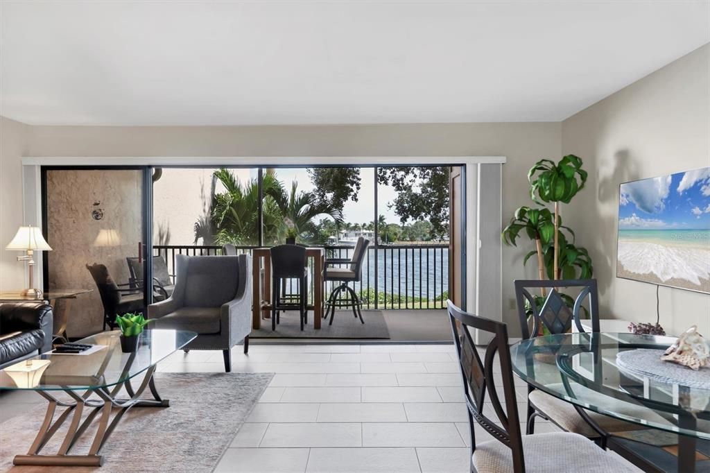 Activo con contrato: $575,000 (2 camas, 1 baños, 860 Pies cuadrados)