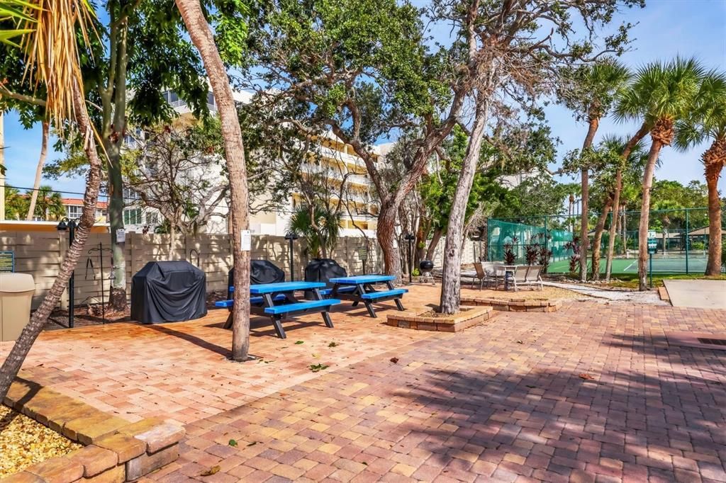 Activo con contrato: $575,000 (2 camas, 1 baños, 860 Pies cuadrados)