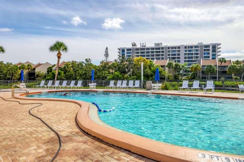 Activo con contrato: $575,000 (2 camas, 1 baños, 860 Pies cuadrados)