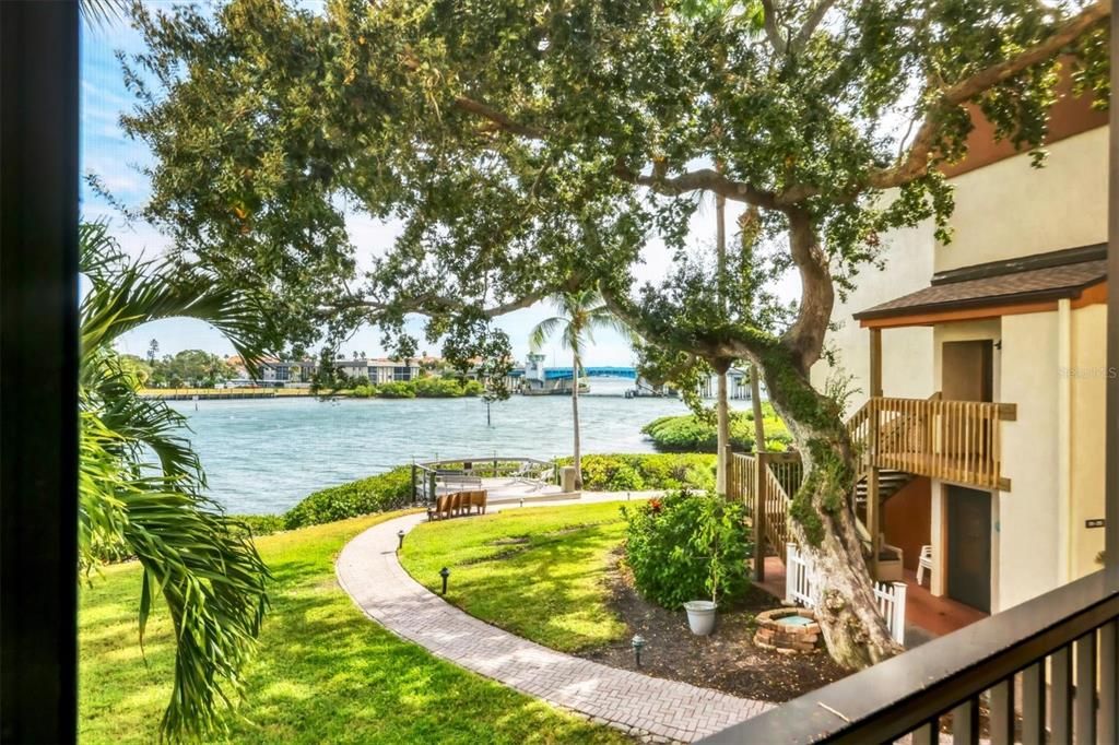 Activo con contrato: $575,000 (2 camas, 1 baños, 860 Pies cuadrados)