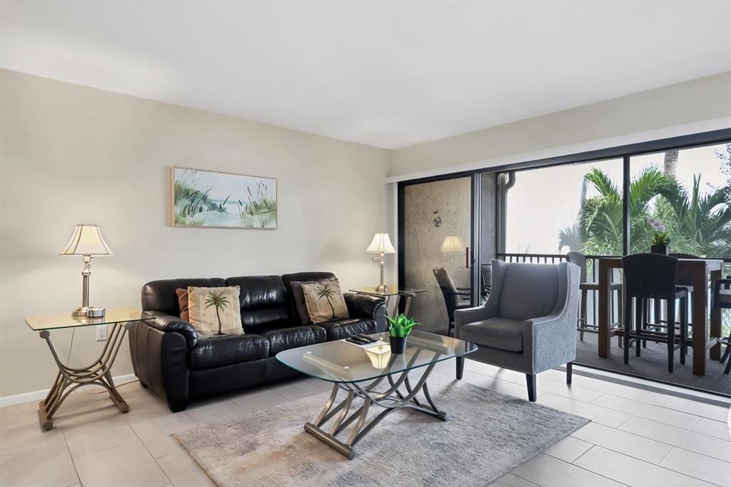 Activo con contrato: $575,000 (2 camas, 1 baños, 860 Pies cuadrados)