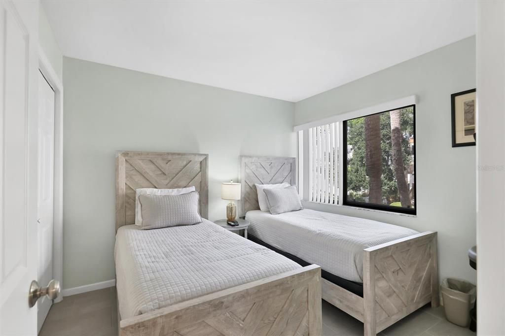 Activo con contrato: $575,000 (2 camas, 1 baños, 860 Pies cuadrados)