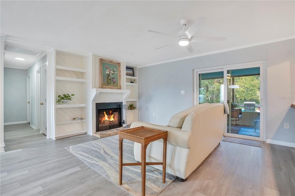 待售: $370,000 (3 贝兹, 2 浴室, 1536 平方英尺)