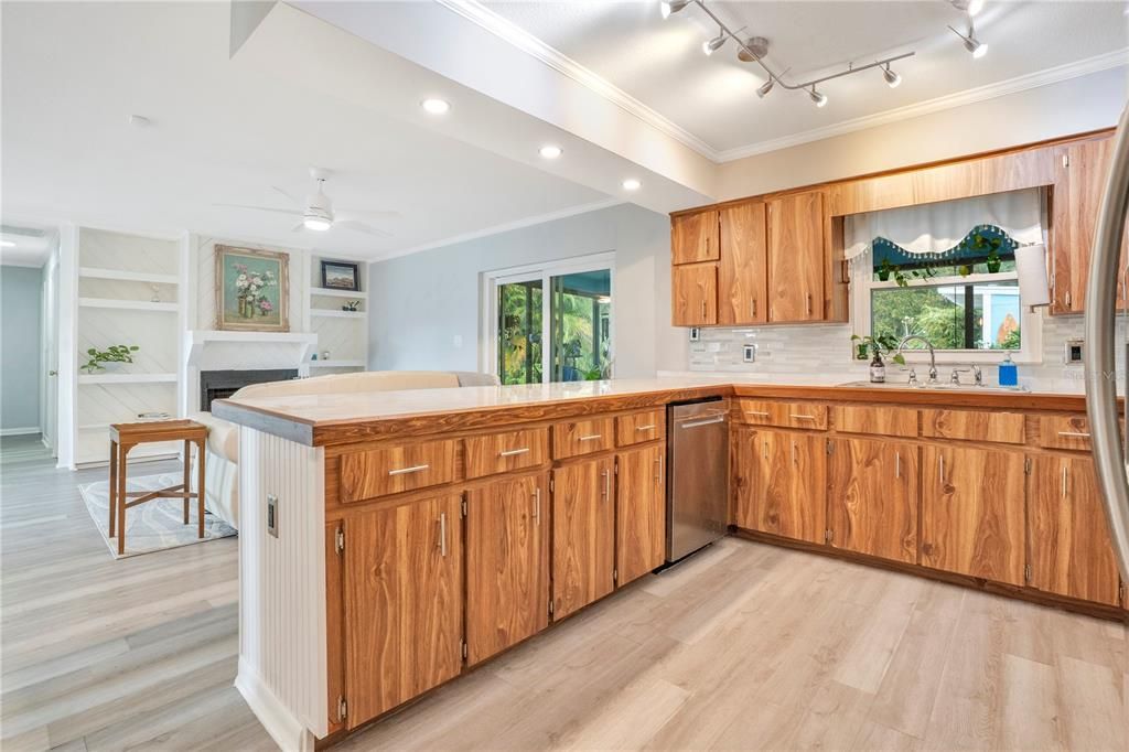 待售: $370,000 (3 贝兹, 2 浴室, 1536 平方英尺)