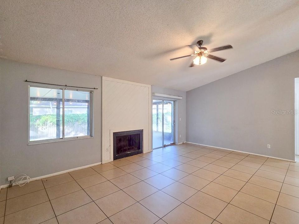 待售: $310,000 (3 贝兹, 2 浴室, 1274 平方英尺)