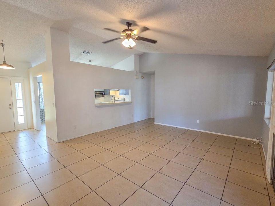 待售: $310,000 (3 贝兹, 2 浴室, 1274 平方英尺)