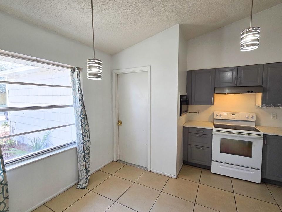 待售: $310,000 (3 贝兹, 2 浴室, 1274 平方英尺)