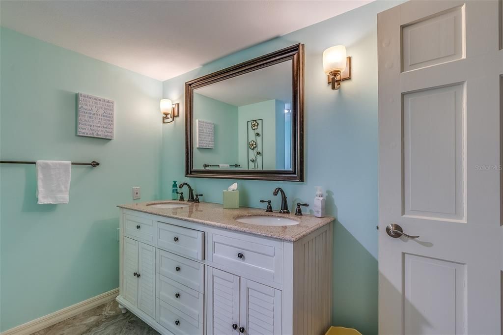 В аренду: $4,500 (3 спален, 2 ванн, 2240 Квадратных фут)