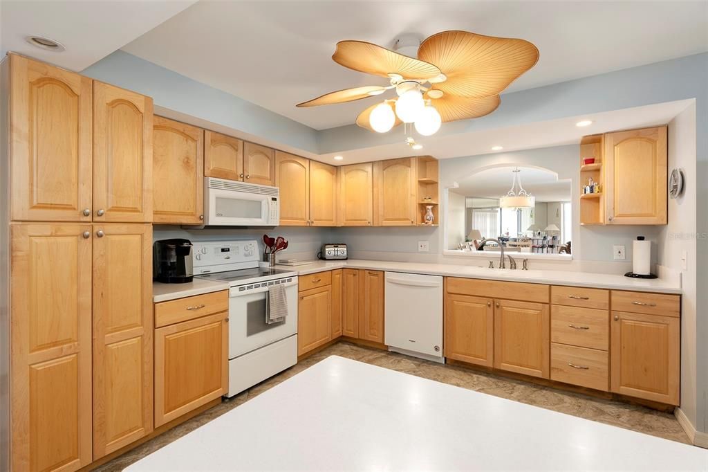 В аренду: $4,500 (3 спален, 2 ванн, 2240 Квадратных фут)