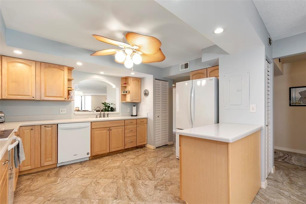 В аренду: $4,500 (3 спален, 2 ванн, 2240 Квадратных фут)