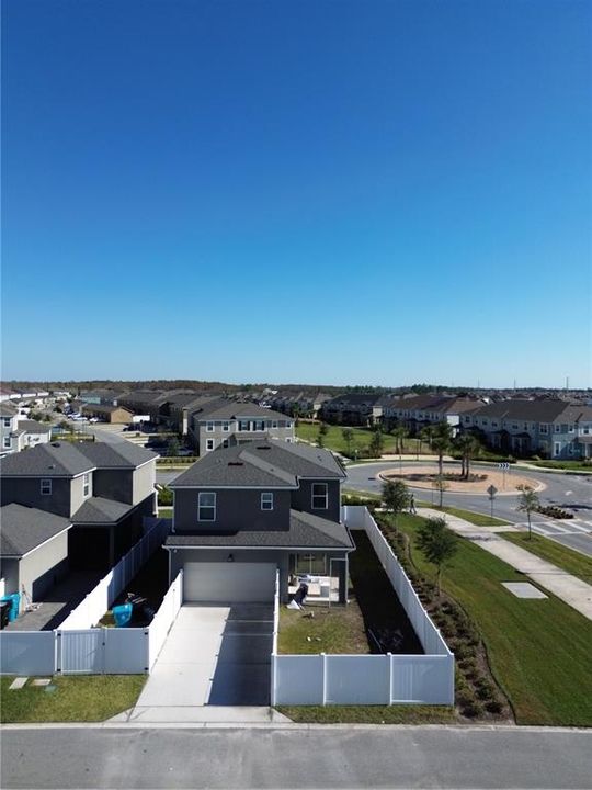 出租: $3,350 (4 贝兹, 2 浴室, 2324 平方英尺)