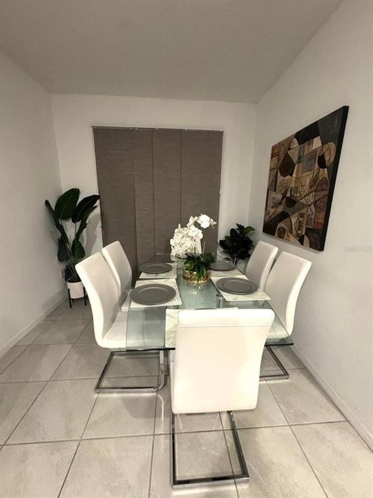 出租: $3,350 (4 贝兹, 2 浴室, 2324 平方英尺)