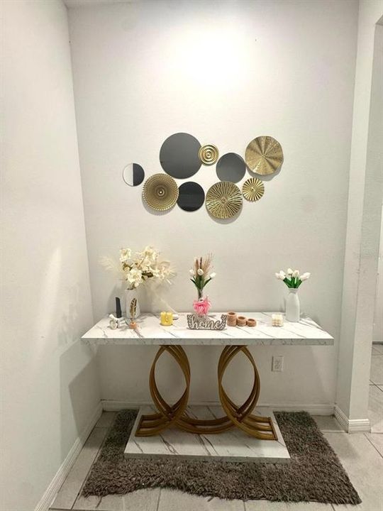 出租: $3,350 (4 贝兹, 2 浴室, 2324 平方英尺)