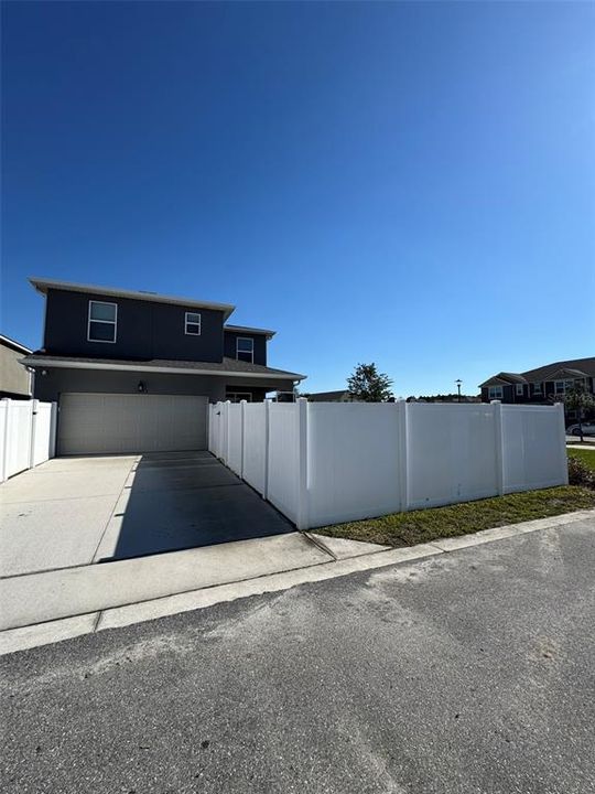 出租: $3,350 (4 贝兹, 2 浴室, 2324 平方英尺)