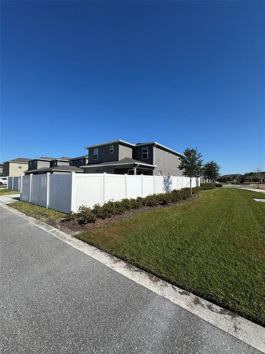 出租: $3,350 (4 贝兹, 2 浴室, 2324 平方英尺)