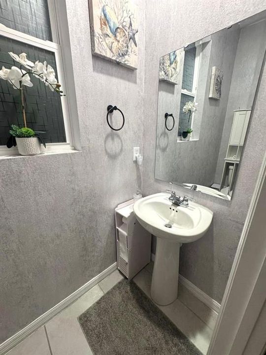 出租: $3,350 (4 贝兹, 2 浴室, 2324 平方英尺)