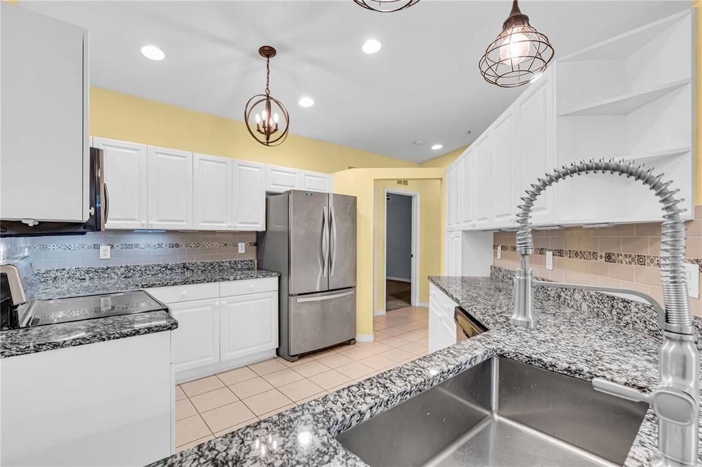 For Sale: $269,900 (2 beds, 2 baths, 1368 Square Feet)