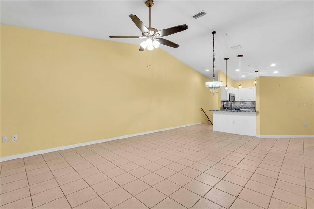 For Sale: $269,900 (2 beds, 2 baths, 1368 Square Feet)