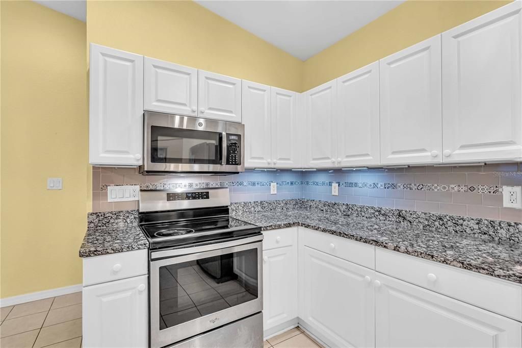 For Sale: $269,900 (2 beds, 2 baths, 1368 Square Feet)