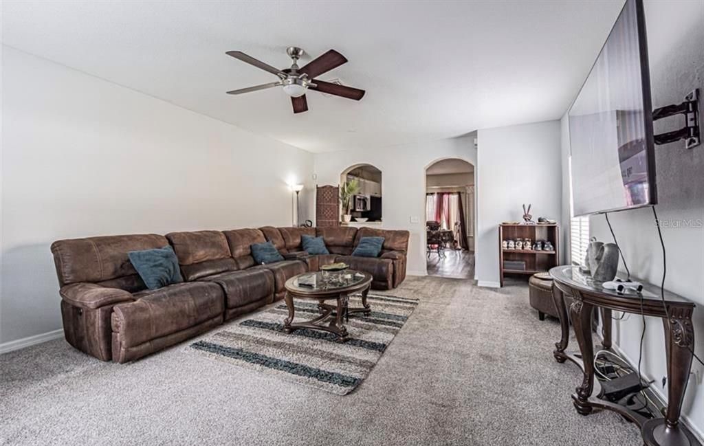 For Rent: $1,850 (2 beds, 2 baths, 1255 Square Feet)