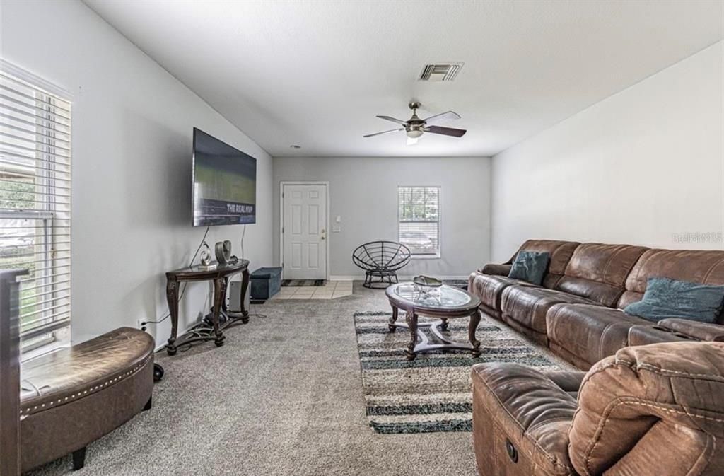 For Rent: $1,850 (2 beds, 2 baths, 1255 Square Feet)