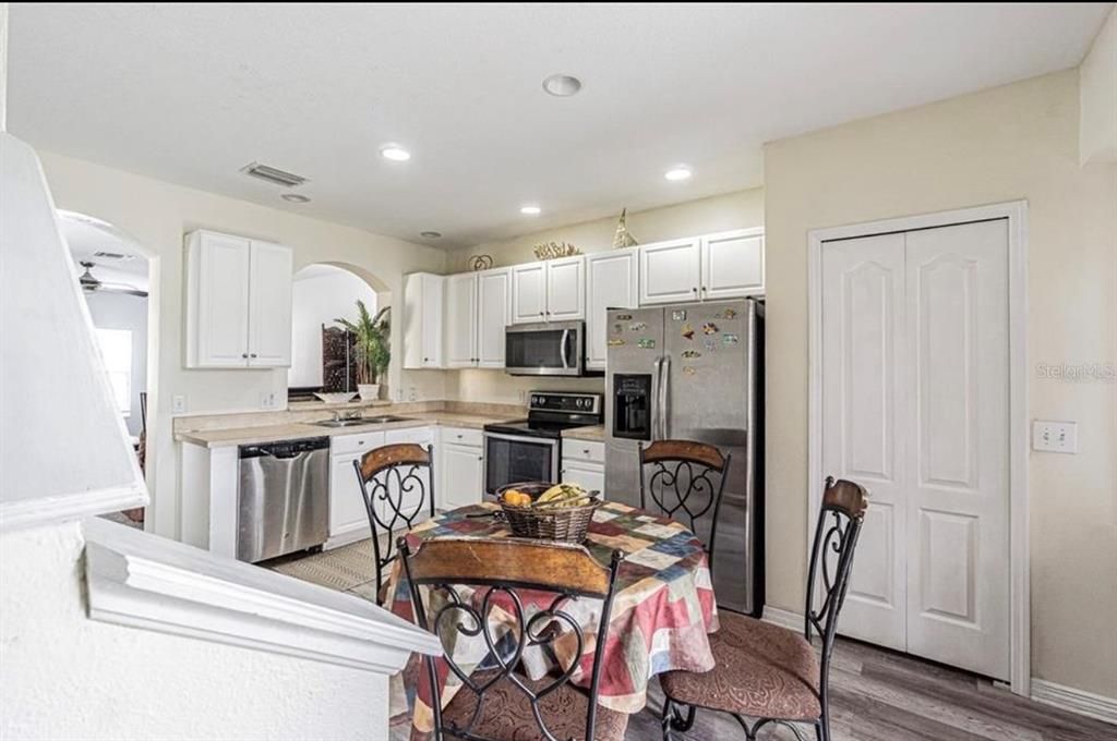 For Rent: $1,850 (2 beds, 2 baths, 1255 Square Feet)