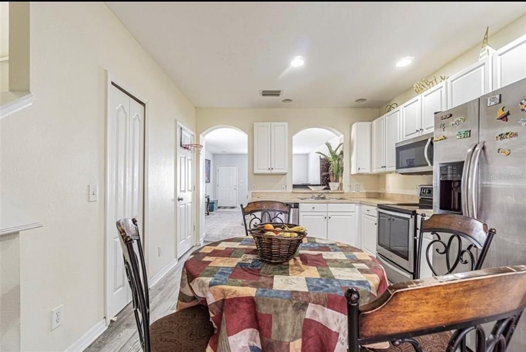 For Rent: $1,850 (2 beds, 2 baths, 1255 Square Feet)