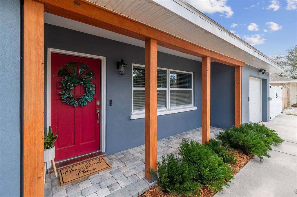 合同活跃: $359,000 (2 贝兹, 1 浴室, 1013 平方英尺)