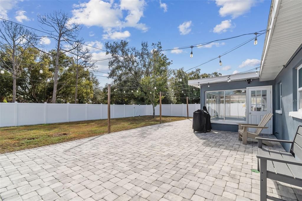 合同活跃: $359,000 (2 贝兹, 1 浴室, 1013 平方英尺)