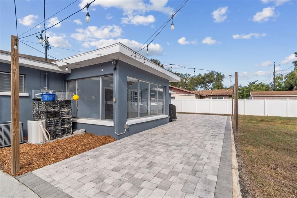 合同活跃: $359,000 (2 贝兹, 1 浴室, 1013 平方英尺)