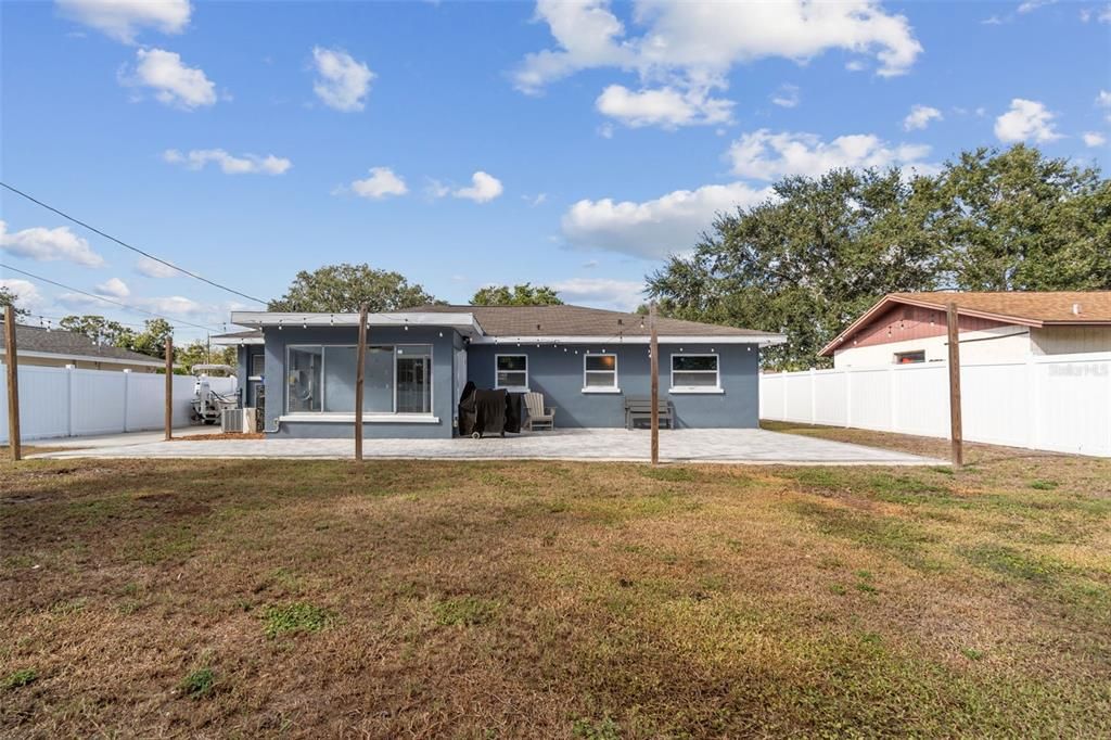 合同活跃: $359,000 (2 贝兹, 1 浴室, 1013 平方英尺)