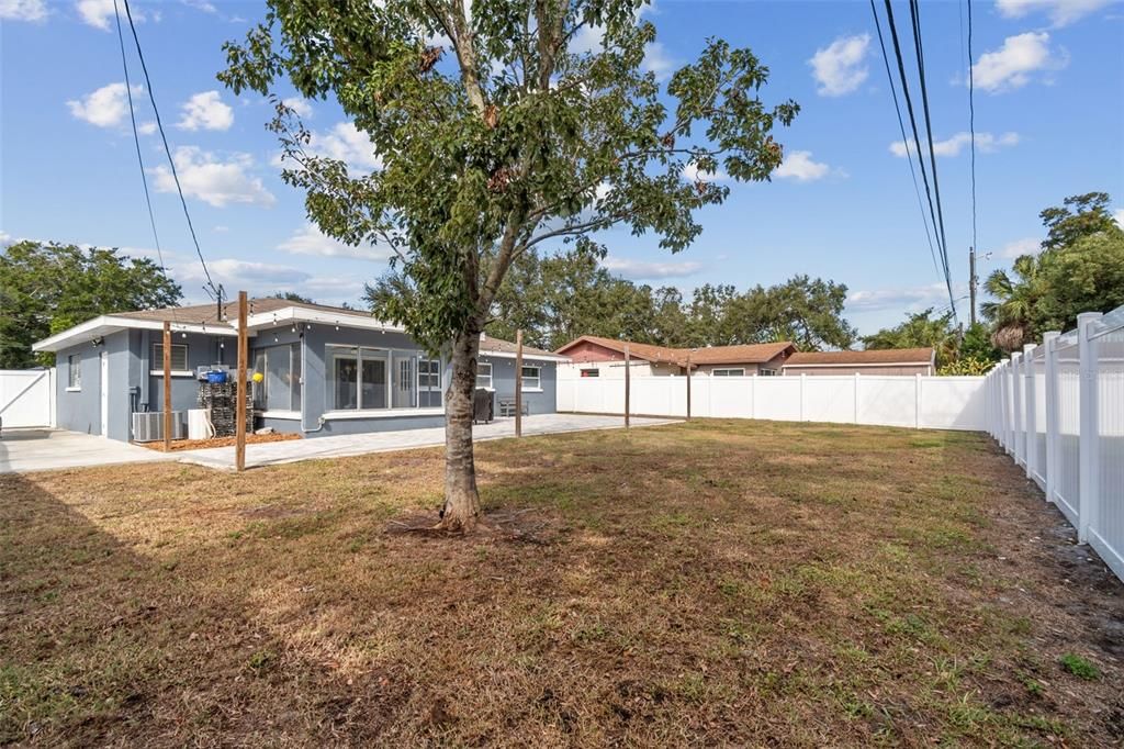 合同活跃: $359,000 (2 贝兹, 1 浴室, 1013 平方英尺)