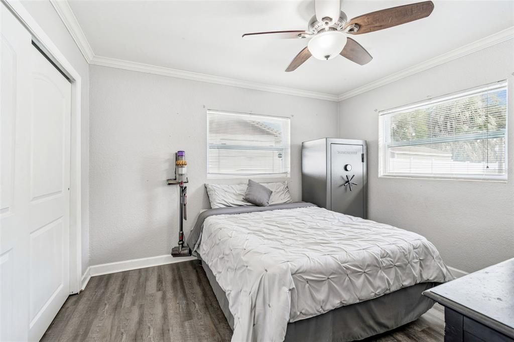 合同活跃: $359,000 (2 贝兹, 1 浴室, 1013 平方英尺)