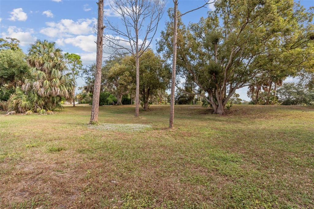 合同活跃: $359,000 (2 贝兹, 1 浴室, 1013 平方英尺)