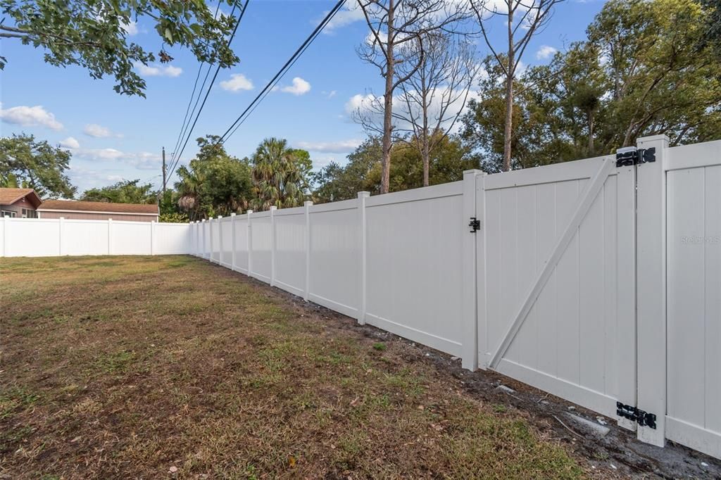 合同活跃: $359,000 (2 贝兹, 1 浴室, 1013 平方英尺)