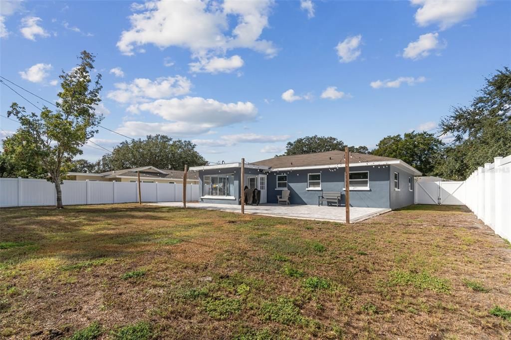 合同活跃: $359,000 (2 贝兹, 1 浴室, 1013 平方英尺)