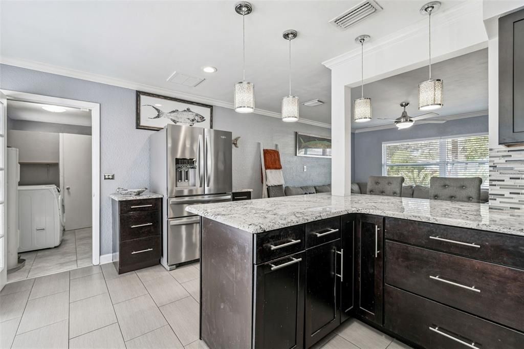 合同活跃: $359,000 (2 贝兹, 1 浴室, 1013 平方英尺)