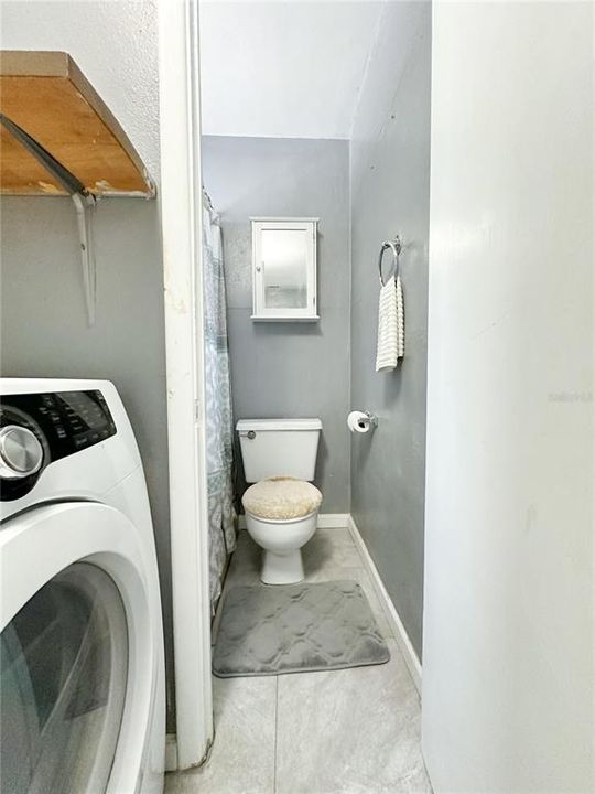 合同活跃: $359,000 (2 贝兹, 1 浴室, 1013 平方英尺)