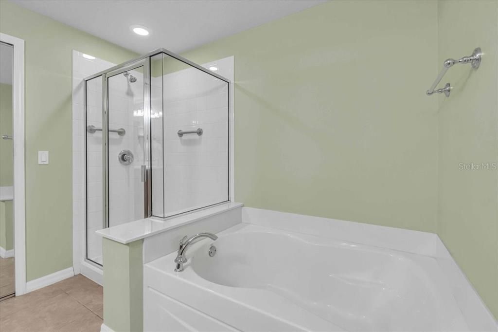 Под контрактом: $359,900 (2 спален, 2 ванн, 1554 Квадратных фут)