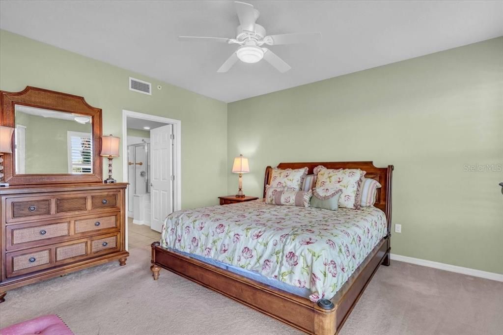 Под контрактом: $359,900 (2 спален, 2 ванн, 1554 Квадратных фут)