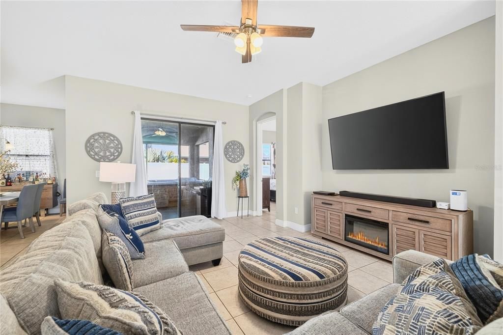 Active With Contract: $415,000 (4 beds, 2 baths, 2627 Square Feet)